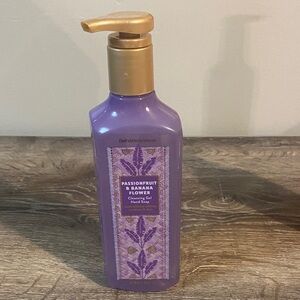 Bath & Body Works Passionfruit & Banana Flower Cleansing Gel Hand Soap 8 fl oz